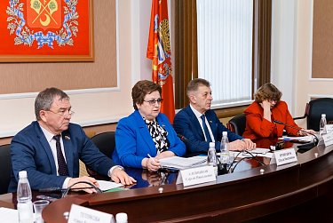 Совершенствуются законы социального характера